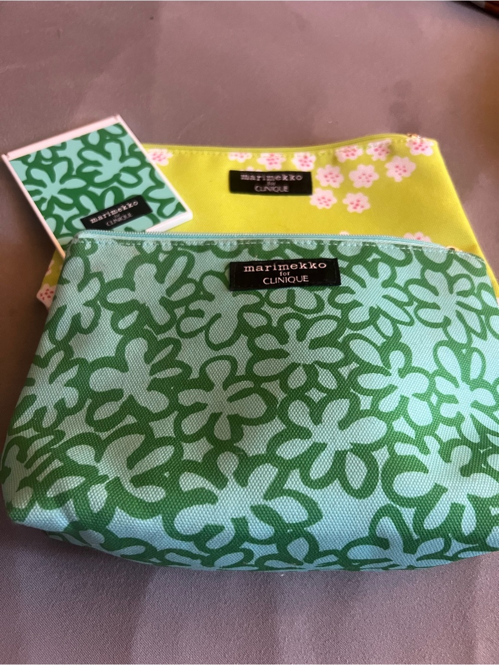Marimekko for Clinique 2 Colorful Cosmetic Bags, bonus mirror, new without tags - Picture 2 of 11